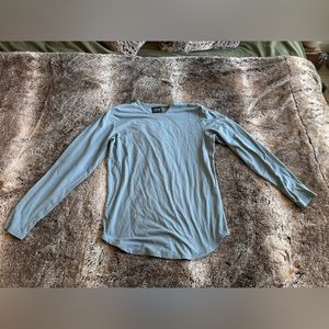 Cuts Long sleeve elongated long sleeve - size large